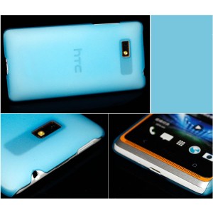 Пластиковый полупрозрачный чехол для HTC Desire 600 Голубой
