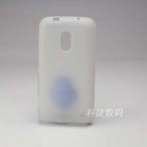 Силиконовый матовый полупрозрачный чехол для Nokia Lumia 620 Белый