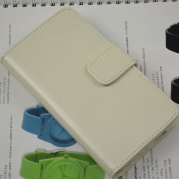 Винтажный чехол портмоне подставка на силиконовой основе на магнитной защелке для HTC One (M7) Dual SIM  Белый