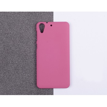 Пластиковый матовый непрозрачный чехол для HTC Desire 728 Розовый