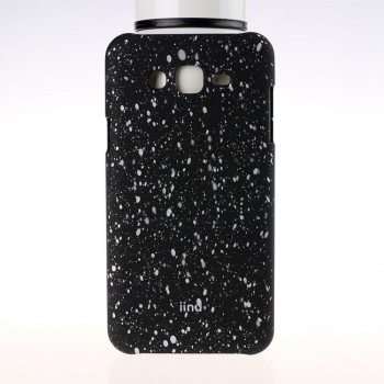 Пластиковый матовый дизайнерский чехол с голографическим принтом Звезды для Samsung Galaxy J7 Белый