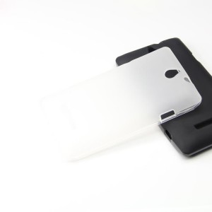 Силиконовый матовый полупрозрачный чехол для Sony Xperia E Белый