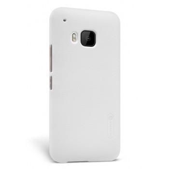 Пластиковый матовый нескользящий премиум чехол для HTC One M9 Белый