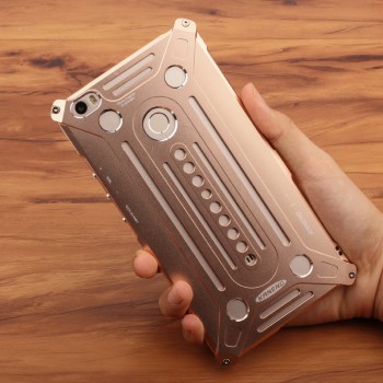 Цельнометаллический противоударный чехол из авиационного алюминия на винтах с мягкой внутренней защитной прослойкой для гаджета с прямым доступом к разъемам для Xiaomi Mi Max 