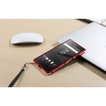 Металлический округлый бампер сборного типа на винтах для Sony Xperia Z5 Premium Красный