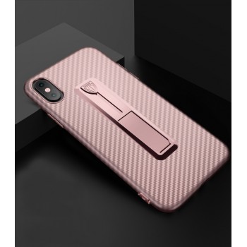 Силиконовый матовый непрозрачный дизайнерский фигурный чехол с встроенной ножкой-подставкой и текстурным покрытием Карбон для Iphone X 10/XS Розовый