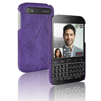 Пластиковый непрозрачный матовый чехол с текстурным покрытием Дерево для Blackberry Classic Фиолетовый