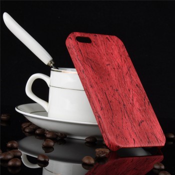 Пластиковый непрозрачный матовый чехол с текстурным покрытием Дерево для Iphone 5/5s/SE Красный