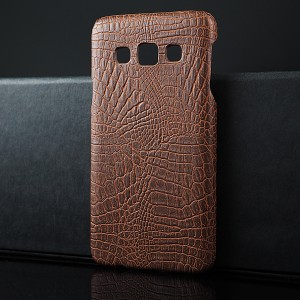 Чехол задняя накладка для Samsung Galaxy A3 с текстурой кожи Коричневый